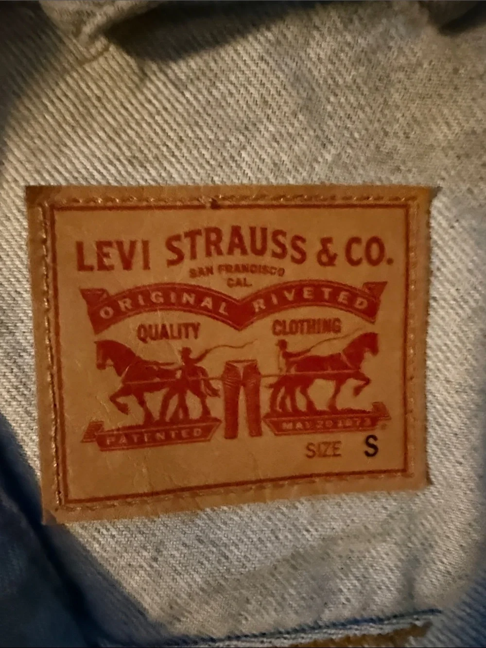 Levi's Light Wash Blue Denim Trucker Jacket - Picture 4 of 7